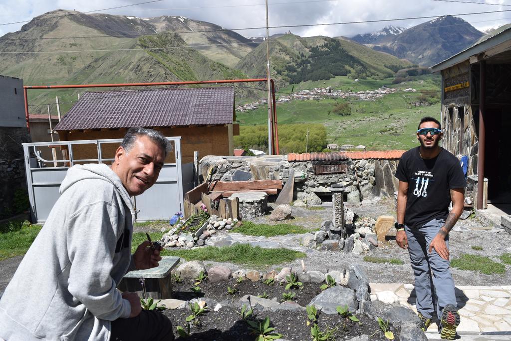 Qusha Guesthouse Meeting In The Mountains And Views Kazbegi Exterior foto