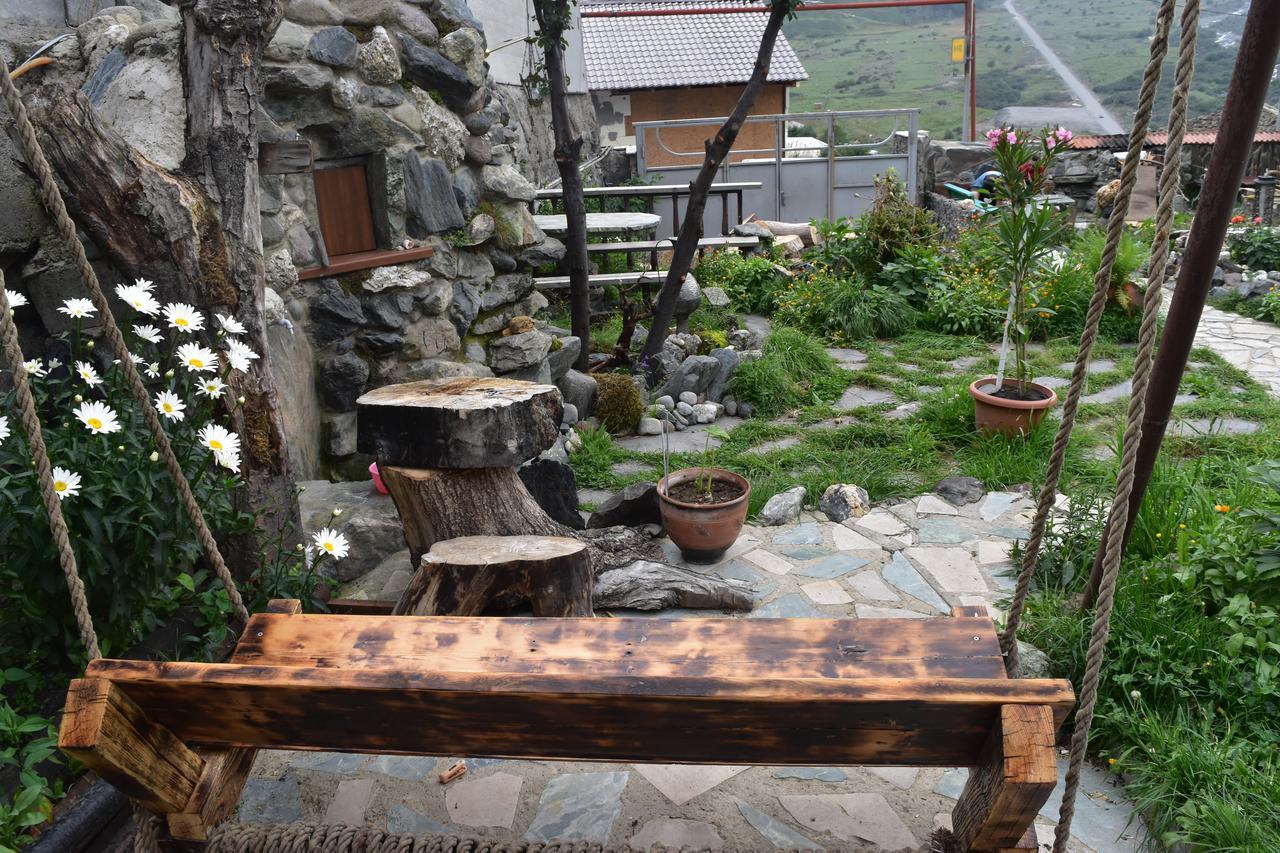 Qusha Guesthouse Meeting In The Mountains And Views Kazbegi Exterior foto